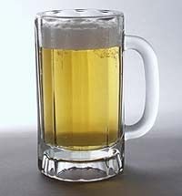 Cóctel de cerveza con limón